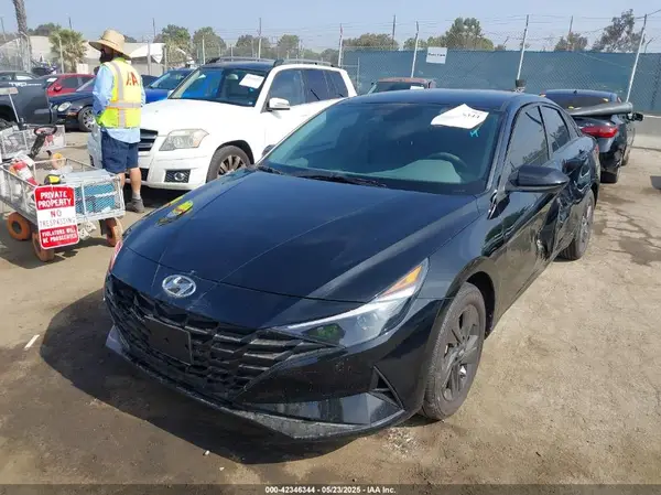 KMHLM4AG8PU577829 2023 HYUNDAI ELANTRA - Image 2