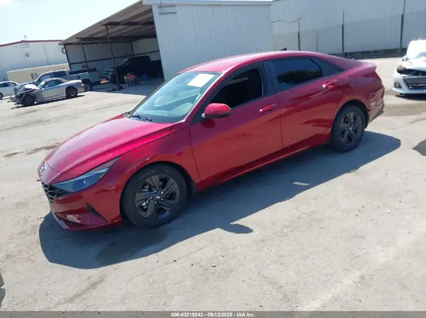 KMHLM4AG8PU583775 2023 HYUNDAI ELANTRA - Image 2