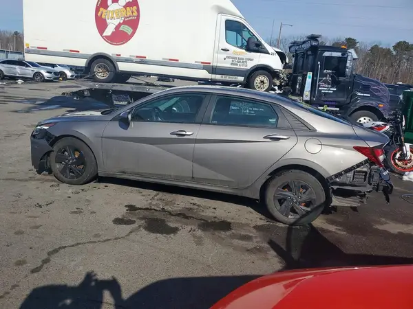 KMHLM4AG8PU602101 2023 HYUNDAI ELANTRA - Image 2