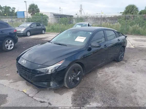 KMHLM4AG8PU603054 2023 HYUNDAI ELANTRA - Image 2