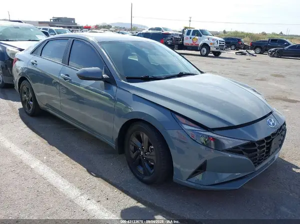 KMHLM4AG9NU285099 2022 HYUNDAI ELANTRA - Image 1