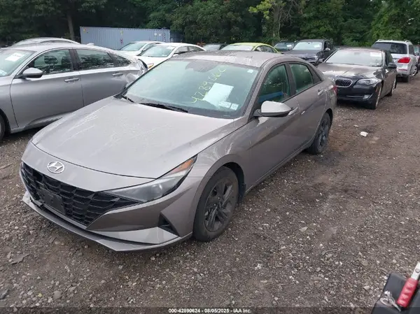 KMHLM4AG9NU314052 2022 HYUNDAI ELANTRA - Image 2