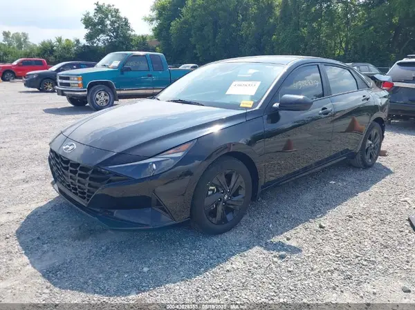 KMHLM4AG9NU321051 2022 HYUNDAI ELANTRA - Image 2