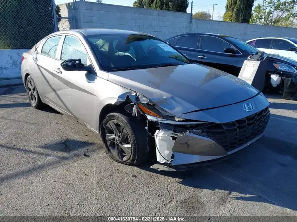 KMHLM4AG9NU322152 2022 HYUNDAI ELANTRA - Image 1