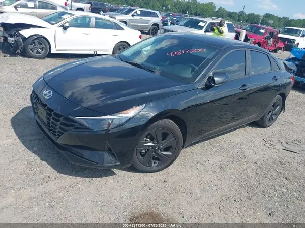 KMHLM4AG9NU327920 2022 HYUNDAI ELANTRA - Image 2
