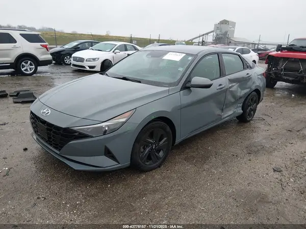 KMHLM4AG9NU327965 2022 HYUNDAI ELANTRA - Image 2