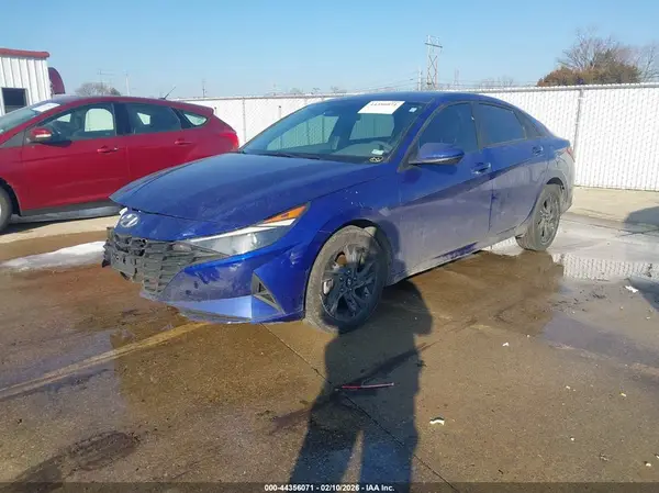 KMHLM4AG9NU358830 2022 HYUNDAI ELANTRA - Image 2