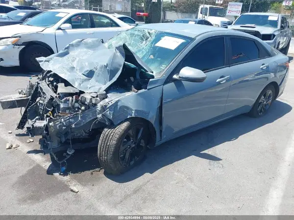 KMHLM4AG9NU365938 2022 HYUNDAI ELANTRA - Image 2