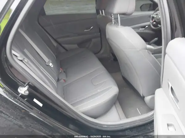 KMHLM4AG9PU437157 2023 HYUNDAI ELANTRA - Image 8