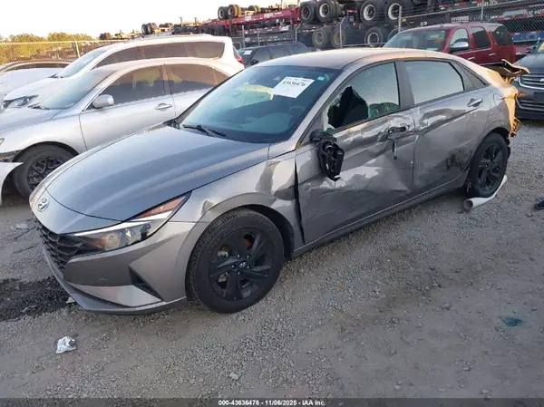 KMHLM4AG9PU452886 2023 HYUNDAI ELANTRA - Image 2