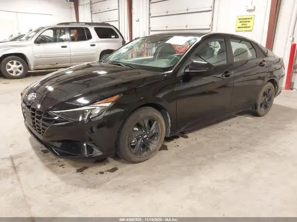 KMHLM4AG9PU562076 2023 HYUNDAI ELANTRA - Image 2