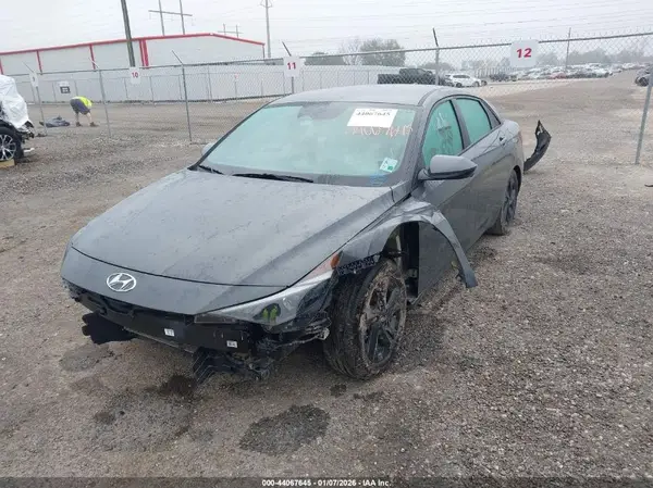 KMHLM4AG9PU605346 2023 HYUNDAI ELANTRA - Image 2