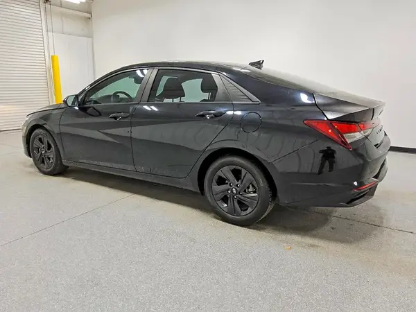 KMHLM4AGXMU121715 2021 HYUNDAI ELANTRA - Image 2