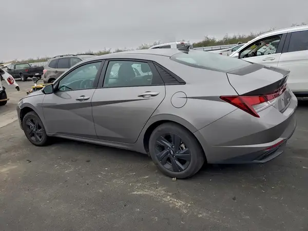 KMHLM4AGXNU260180 2022 HYUNDAI ELANTRA - Image 2