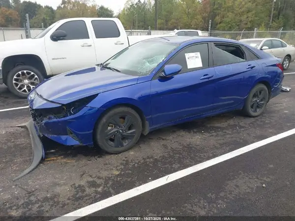 KMHLM4AGXNU304162 2022 HYUNDAI ELANTRA - Image 2