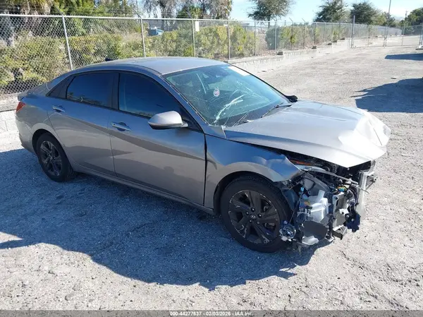 KMHLM4AGXNU307241 2022 HYUNDAI ELANTRA - Image 1