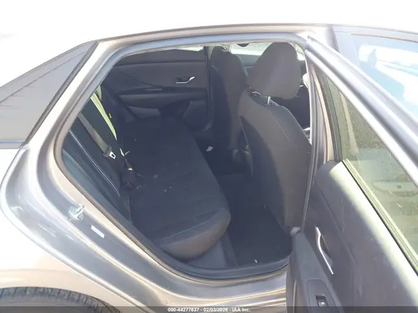 KMHLM4AGXNU307241 2022 HYUNDAI ELANTRA - Image 8