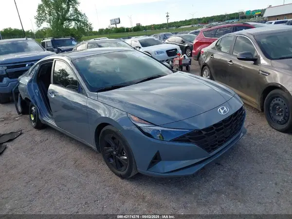 KMHLM4AGXNU318692 2022 HYUNDAI ELANTRA - Image 1