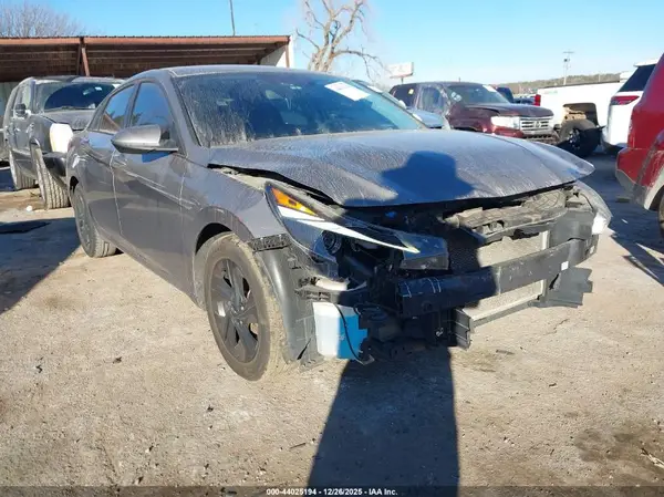 KMHLM4AGXNU330132 2022 HYUNDAI ELANTRA - Image 1