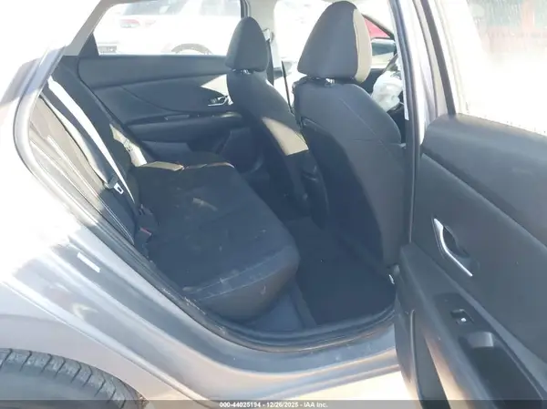 KMHLM4AGXNU330132 2022 HYUNDAI ELANTRA - Image 8