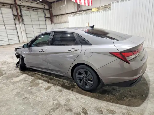 KMHLM4AGXNU332981 2022 HYUNDAI ELANTRA - Image 2