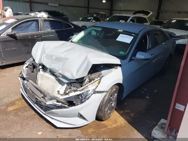 KMHLM4AGXPU375526 2023 HYUNDAI ELANTRA - Image 2