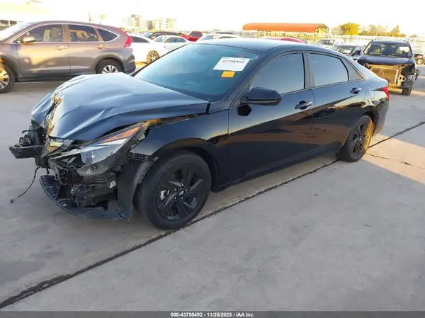 KMHLM4AGXPU420660 2023 HYUNDAI ELANTRA - Image 2