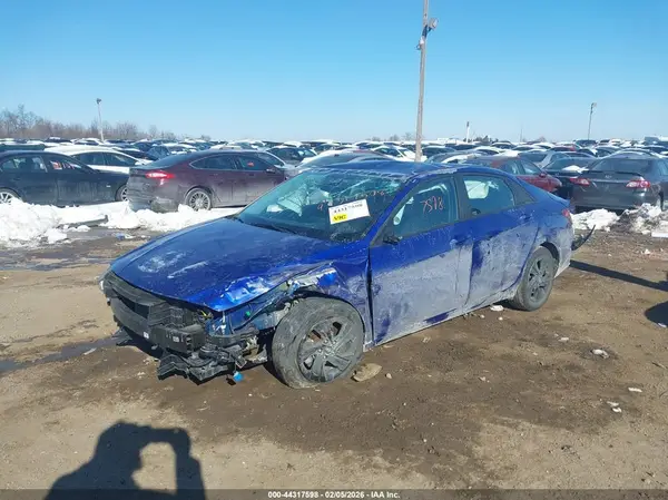 KMHLM4AGXPU470409 2023 HYUNDAI ELANTRA - Image 2