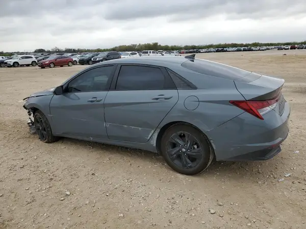 KMHLM4AJ0NU019384 2022 HYUNDAI ELANTRA - Image 2