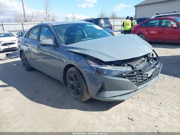 KMHLM4AJ0NU029073 2022 HYUNDAI ELANTRA - Image 1