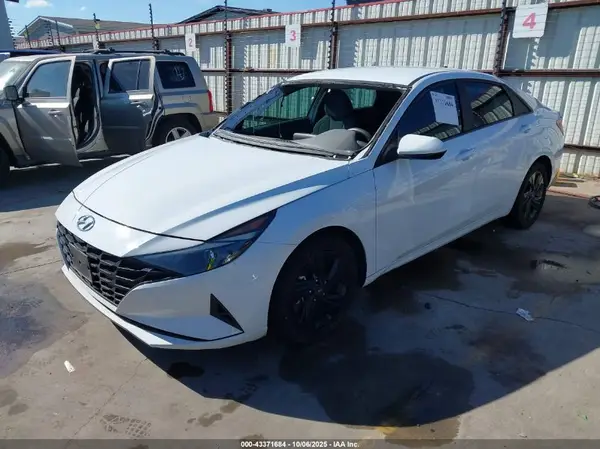 KMHLM4AJ0NU031695 2022 HYUNDAI ELANTRA - Image 2