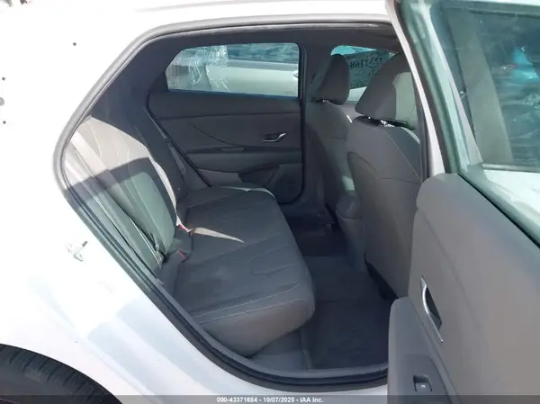 KMHLM4AJ0NU031695 2022 HYUNDAI ELANTRA - Image 8