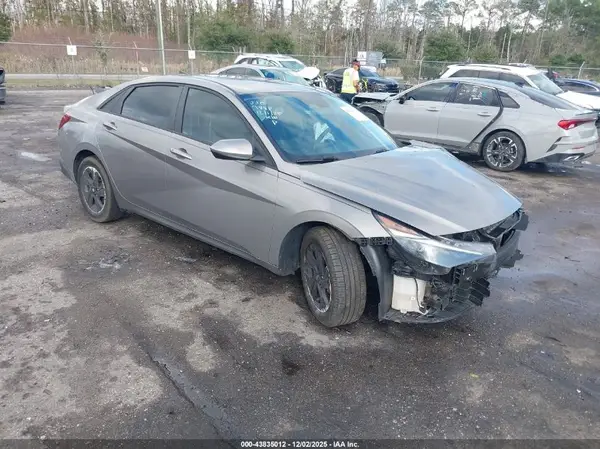 KMHLM4AJ0PU039881 2023 HYUNDAI ELANTRA - Image 1