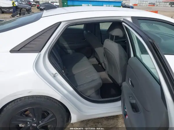 KMHLM4AJ0PU044675 2023 HYUNDAI ELANTRA - Image 8