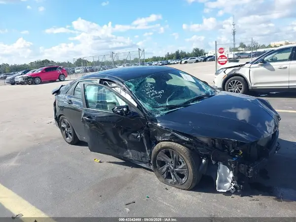KMHLM4AJ0PU081869 2023 HYUNDAI ELANTRA - Image 1