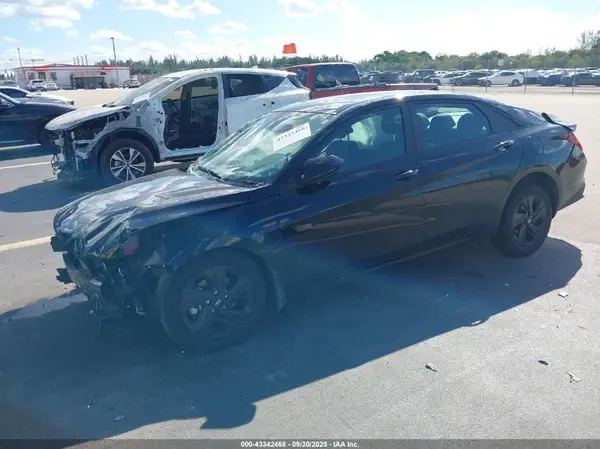 KMHLM4AJ0PU081869 2023 HYUNDAI ELANTRA - Image 2