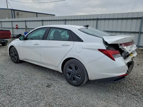 KMHLM4AJ1NU020768 2022 HYUNDAI ELANTRA - Image 2