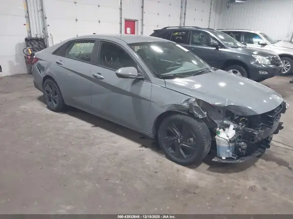 KMHLM4AJ1NU028448 2022 HYUNDAI ELANTRA - Image 1