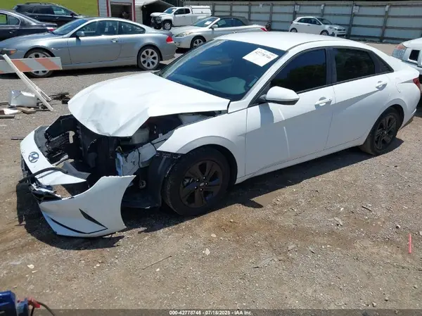 KMHLM4AJ1NU028921 2022 HYUNDAI ELANTRA - Image 2