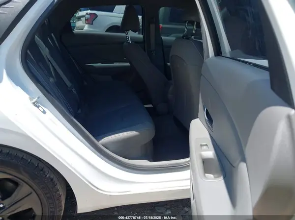 KMHLM4AJ1NU028921 2022 HYUNDAI ELANTRA - Image 8