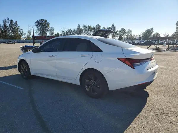 KMHLM4AJ2MU008384 2021 HYUNDAI ELANTRA - Image 2