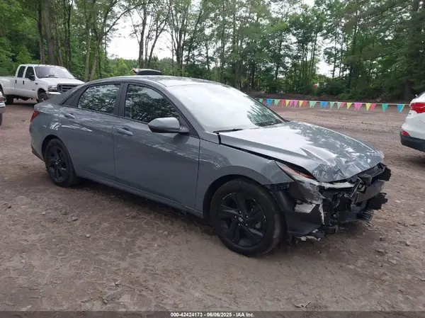 KMHLM4AJ2NU013098 2022 HYUNDAI ELANTRA - Image 1