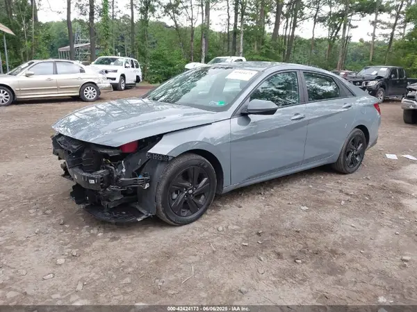KMHLM4AJ2NU013098 2022 HYUNDAI ELANTRA - Image 2