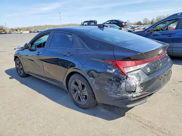 KMHLM4AJ2NU016941 2022 HYUNDAI ELANTRA - Image 2
