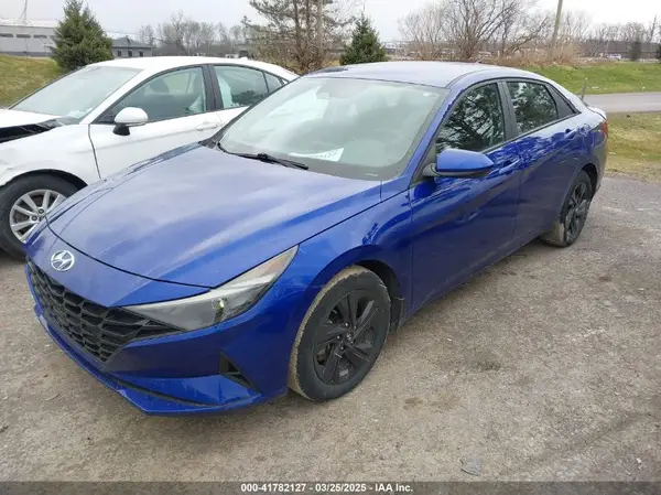 KMHLM4AJ2NU025963 2022 HYUNDAI ELANTRA - Image 2
