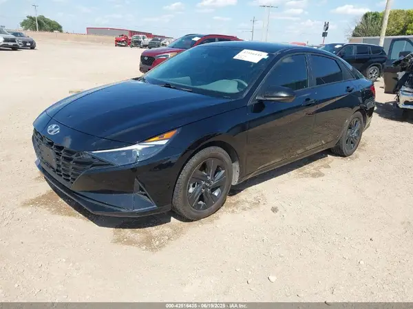 KMHLM4AJ2NU028765 2022 HYUNDAI ELANTRA - Image 2