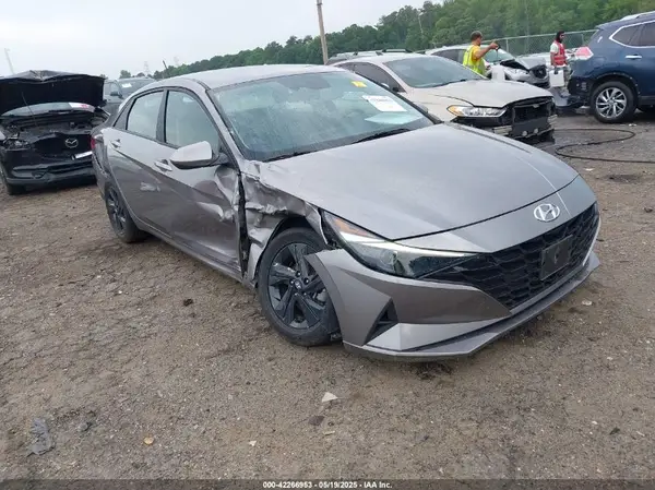 KMHLM4AJ2NU030497 2022 HYUNDAI ELANTRA - Image 1