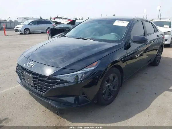 KMHLM4AJ2PU037596 2023 HYUNDAI ELANTRA - Image 2