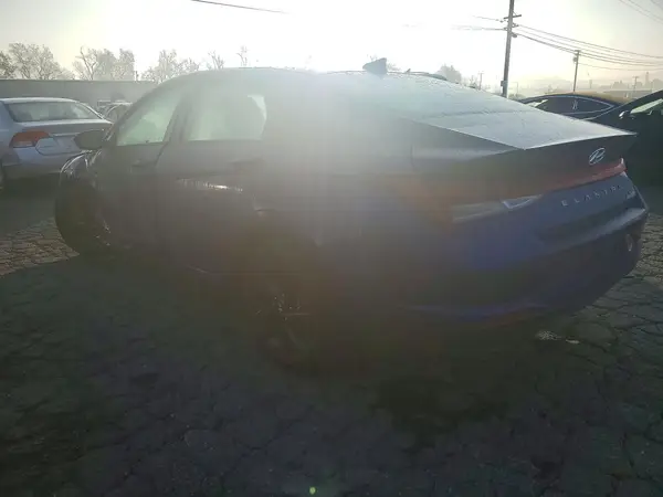 KMHLM4AJ2PU037744 2023 HYUNDAI ELANTRA - Image 2