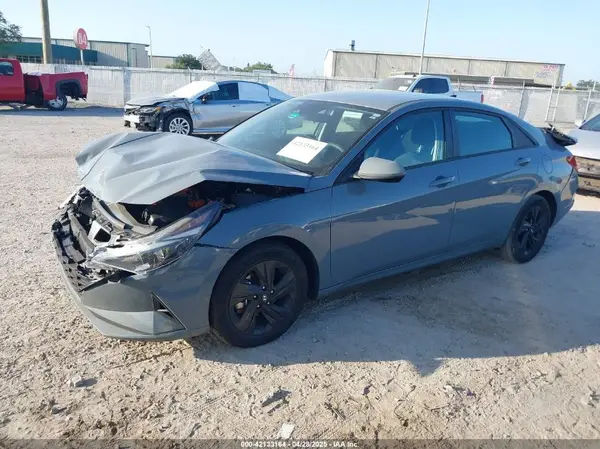 KMHLM4AJ2PU040417 2023 HYUNDAI ELANTRA - Image 2